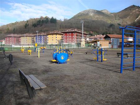 Parque gimnasia en la calle