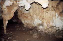 Interior de la Cueva de la Huelga